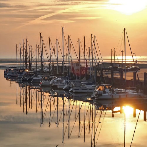 Yachthafen in Horumersiel im Sonnenuntergang