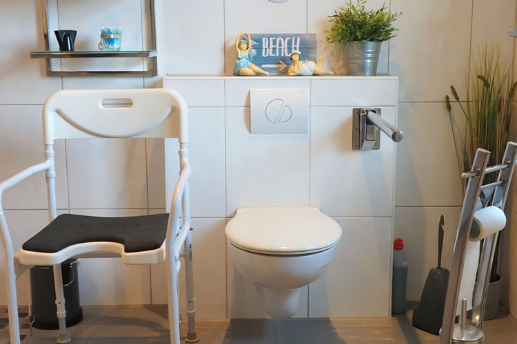 Toilette mit Haltegriff