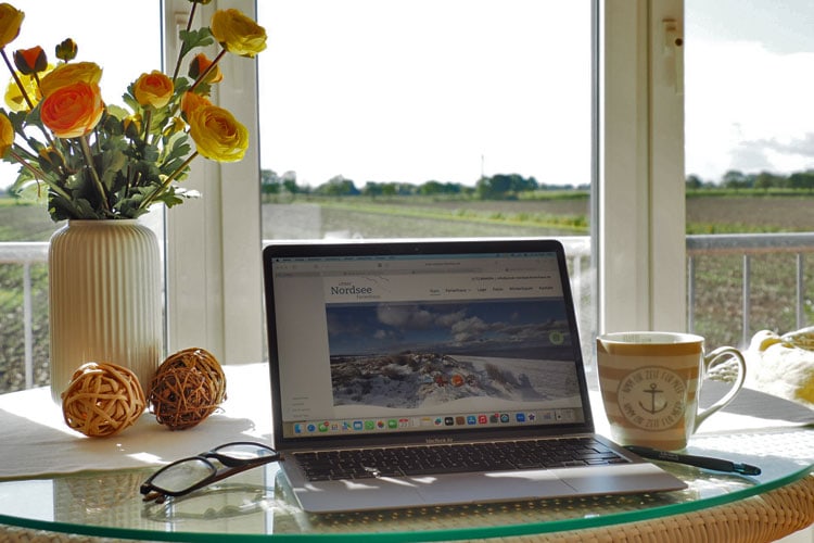 Arbeitsplatz im Traumzimmer mit weitem